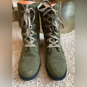 Green Sorel Boots size 8